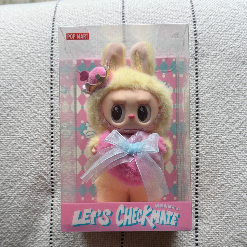 NIB Authentic The Monsters Let’s Checkmate Queen Vinyl Hanging Plush (Labubu)